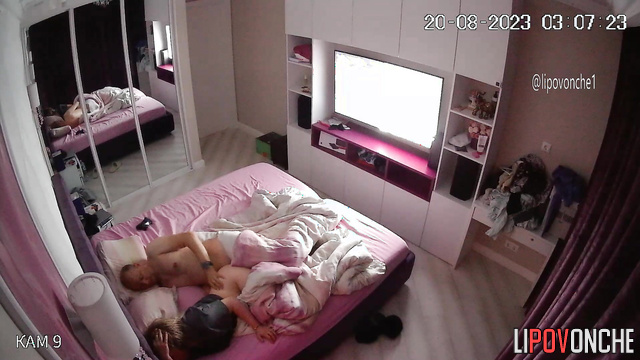 He started pestering her in bed - homemade video