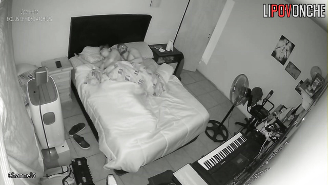 Blonde demonstrating nice cowgirl techniques, bedroom tape