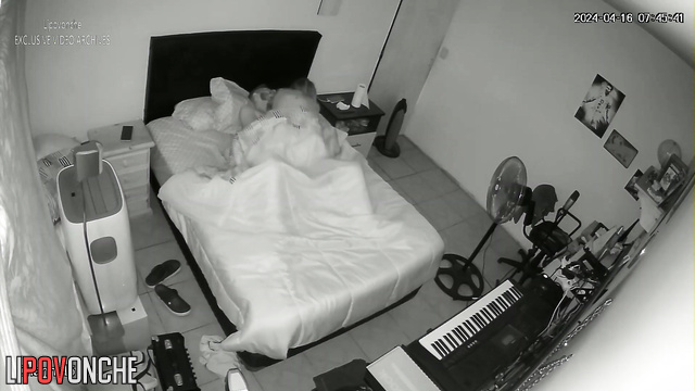 Blonde demonstrating nice cowgirl techniques, bedroom tape