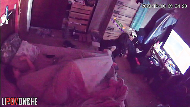 Guy licking clit of his sleeping girlfriend under the blanket