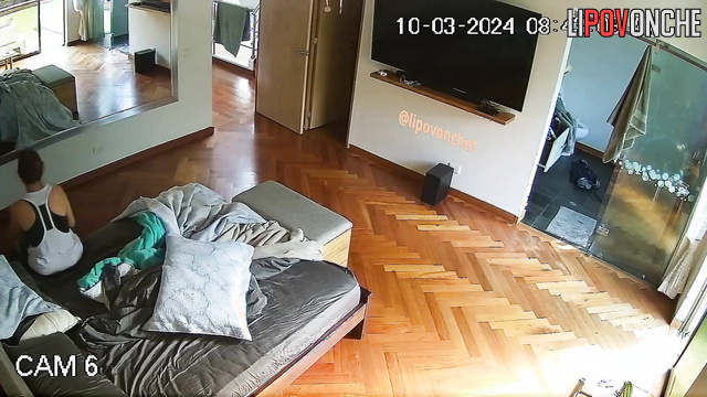 Naked woman is going for a run (watch it right now)