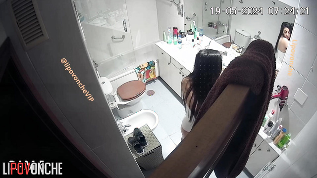 Long-haired slut is ready for a nice fuck / bathroom video