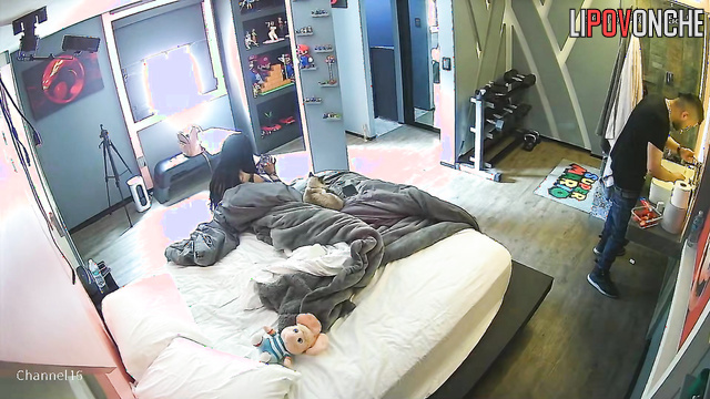 Long-haired bitch wants to be fucked in doggystyle