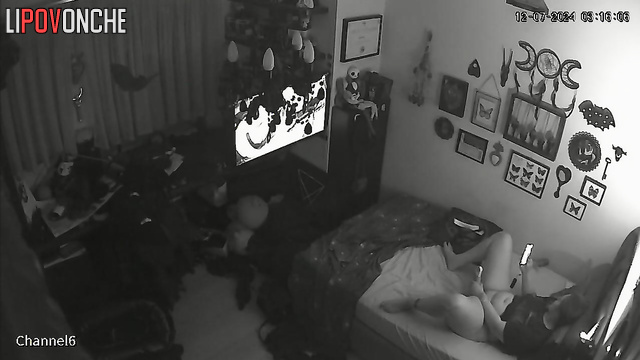 Single lady masturbating on hardcore porn right now