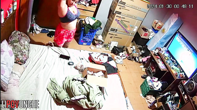 Bored brunette having fun with her dirty pussy right now