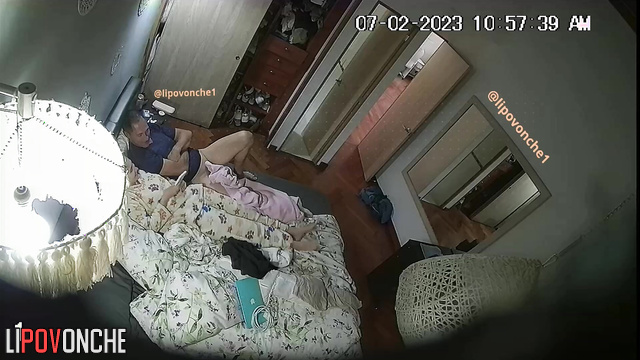 Babe getting twice pleasure (from a sex toy and his tongue)