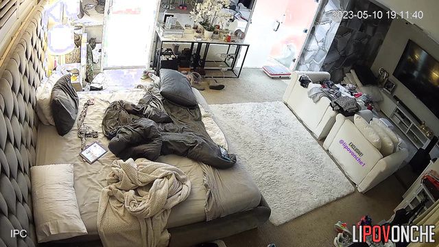 They chilling together on day off (bedroom video)