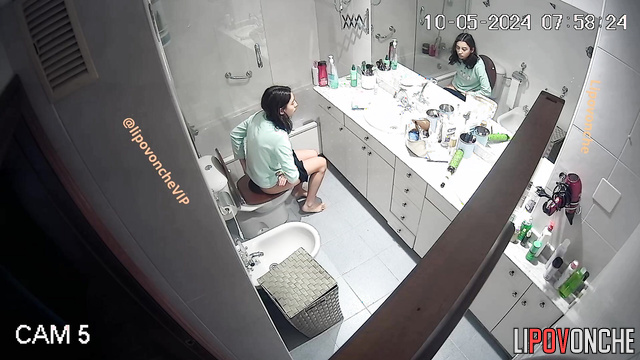 Skinny brunette peeing and watching in the mirror