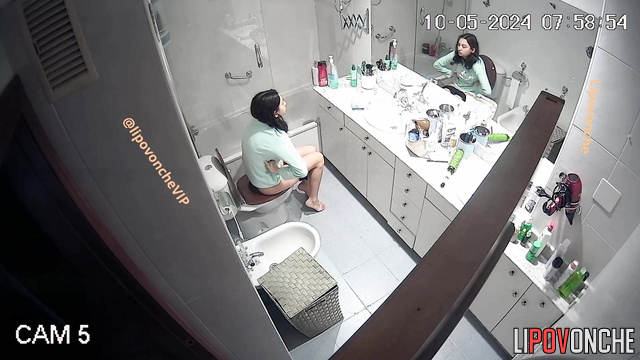 Skinny brunette peeing and watching in the mirror