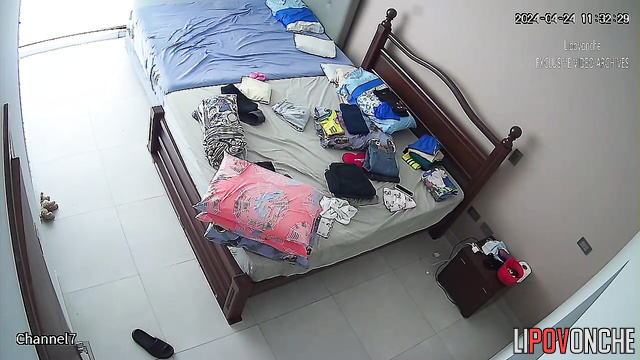 He turned off the TV and quickly fucked her (watch now)