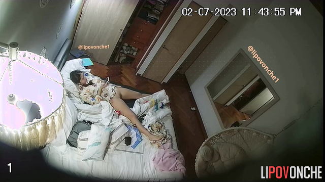 Solo sex scenes with masturbating babe before sleep