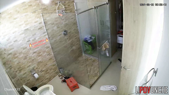 Her boyfriend watches her shower / hidden camera