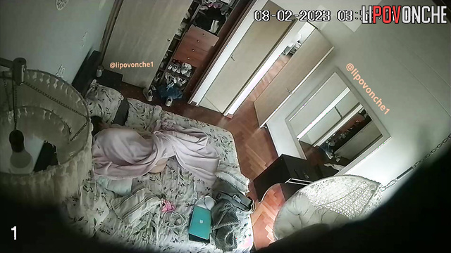 Babe woke up and decided to watch him jerk off