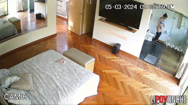 Everyone does their own thing in the room (hidden cam)