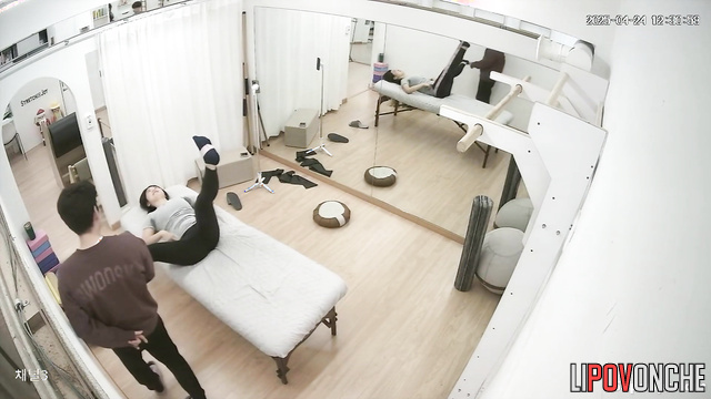 Medical rehabilitation in the gym / hidden camera