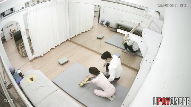 Medical rehabilitation in the gym / hidden camera