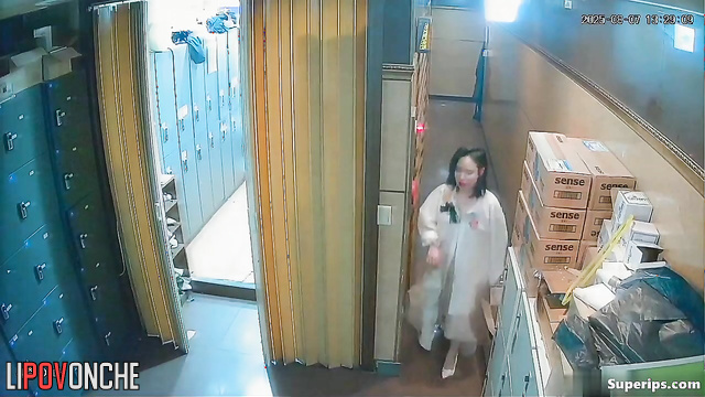 Exclusive record from cafe where young girls are looking for rich guys
