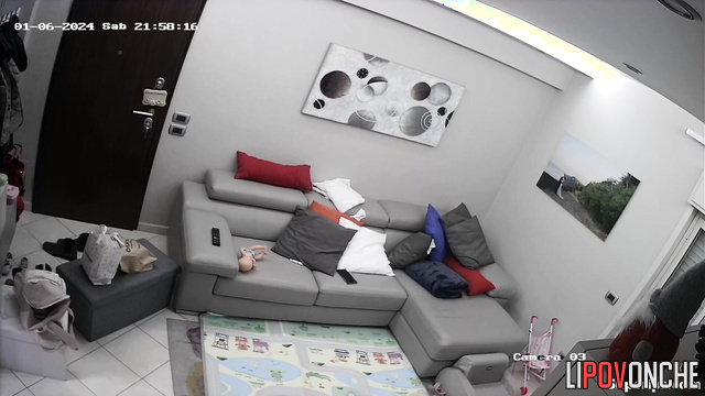 While this married couple are alone in flat they used moment to fuck