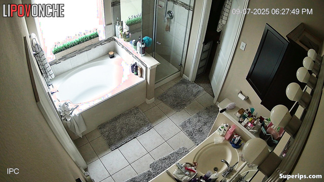 Husband won't let his pretty wife take a shower and fucks her doggystyle
