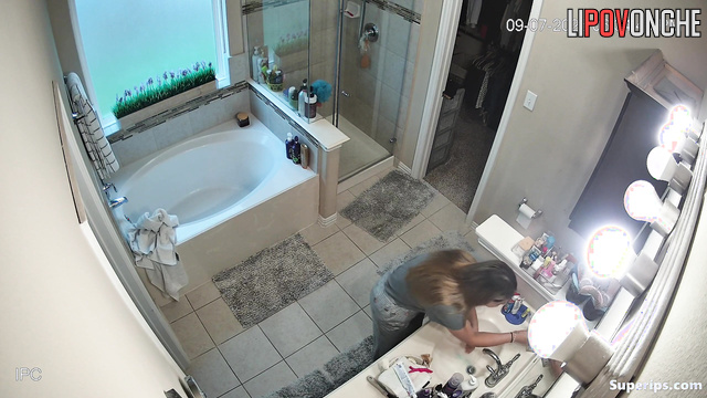 Husband won't let his pretty wife take a shower and fucks her doggystyle