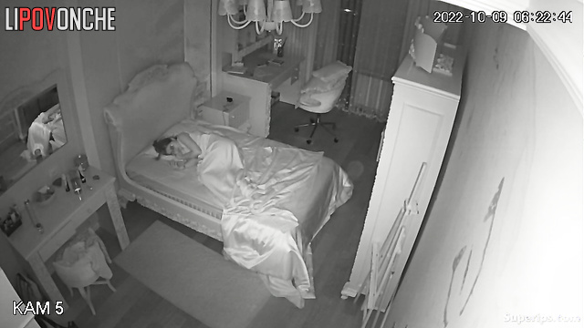 After waking up, a young teenage girl plays with her pussy while watching porn