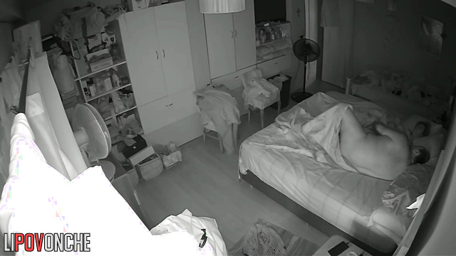 Babe saddled her big and sexy bear, hidden camera