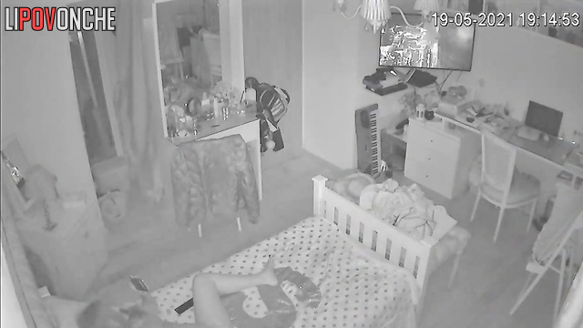 The young beauty paused the video so she could masturbate a little in silence