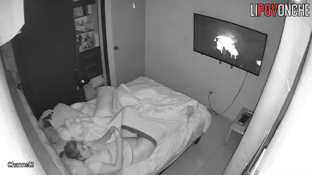 A bored charmer satisfies her lust by watching porn on her phone
