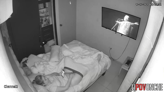 A bored charmer satisfies her lust by watching porn on her phone