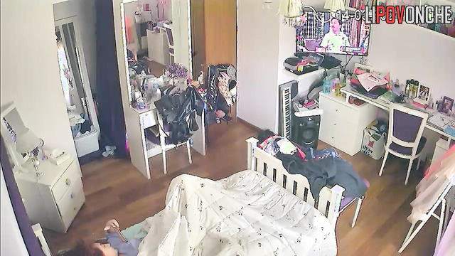 While watching a TV show, a pretty redheaded girl has an intense orgasm