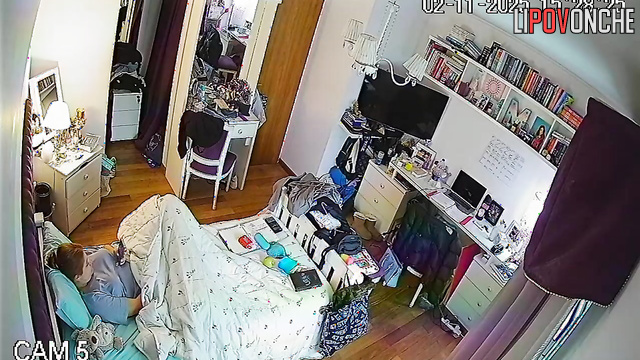 A girl  made sure everyone had left the house, then started masturbating