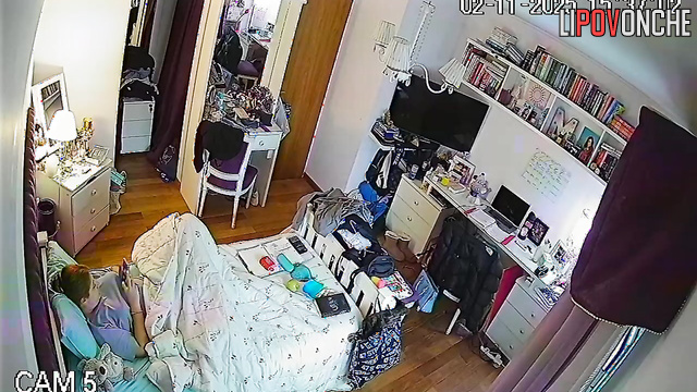 A girl  made sure everyone had left the house, then started masturbating