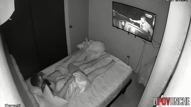 Boyfriend made her cunni after tv watching, night video