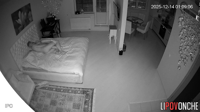 Sex and cunnilingus on the second date, spy camera