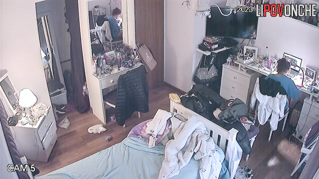 An ordinary day for ordinary besties, bedroom camera