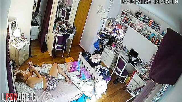 She likes to cum without the help of men, spy camera