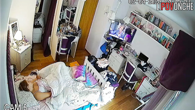 She likes to cum without the help of men, spy camera