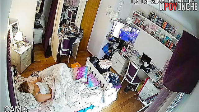 She likes to cum without the help of men, spy camera