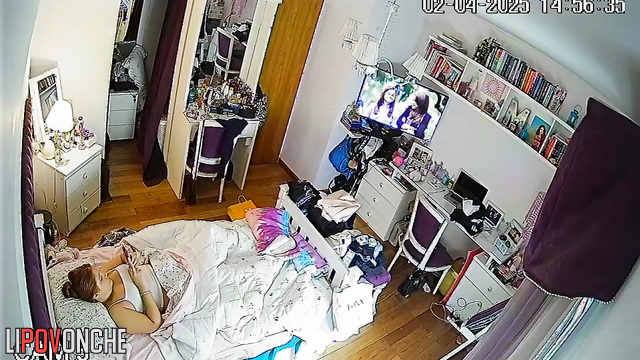 She likes to cum without the help of men, spy camera