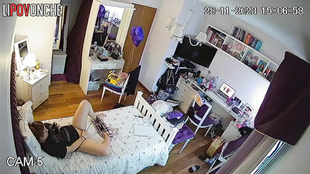 Chubby babe likes to cum, but only with her hands