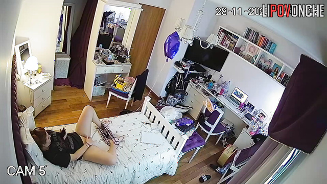 Chubby babe likes to cum, but only with her hands