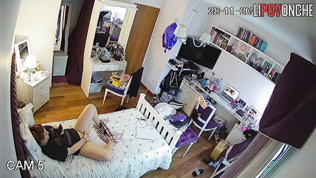 Chubby babe likes to cum, but only with her hands