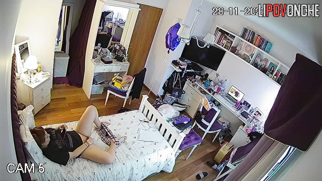 Chubby babe likes to cum, but only with her hands