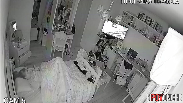 She likes to cum and touch her clit, bedroom camera