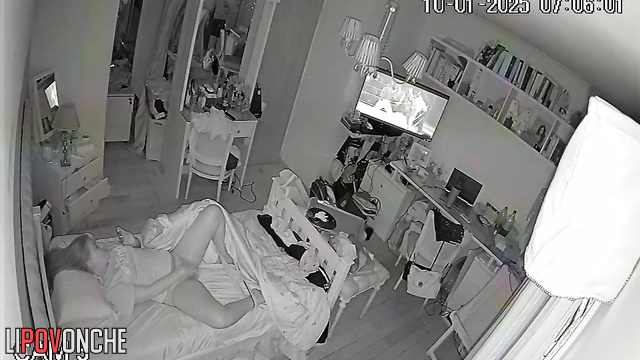 She likes to cum and touch her clit, bedroom camera
