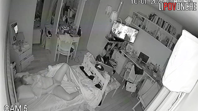 She likes to cum and touch her clit, bedroom camera