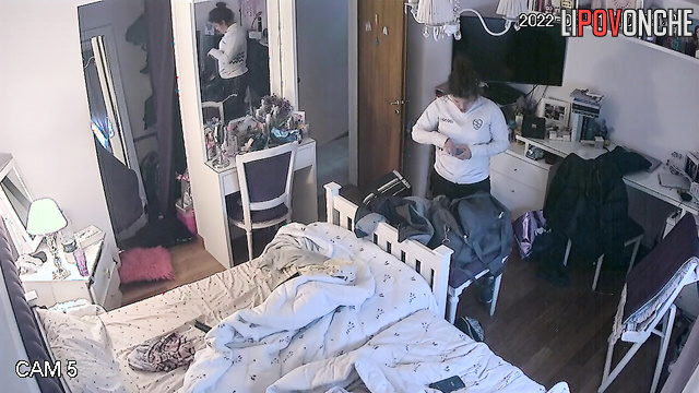 They need to leave the house in 10 minutes, spy cam