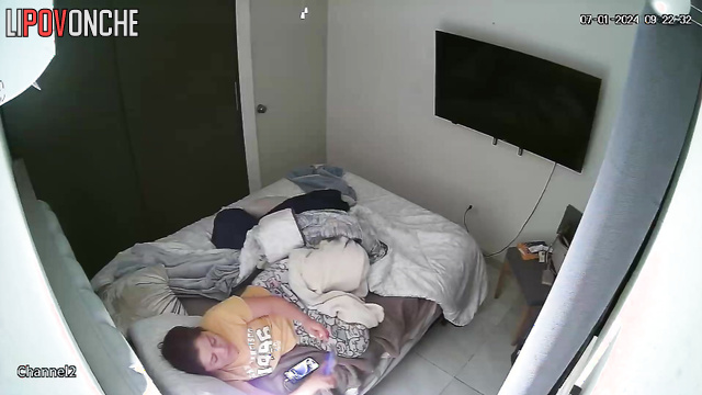 Babe wants to cum immediately, she can't stop, look