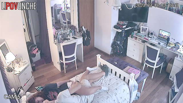 Boyfriend climbed into her panties, it was so sweet