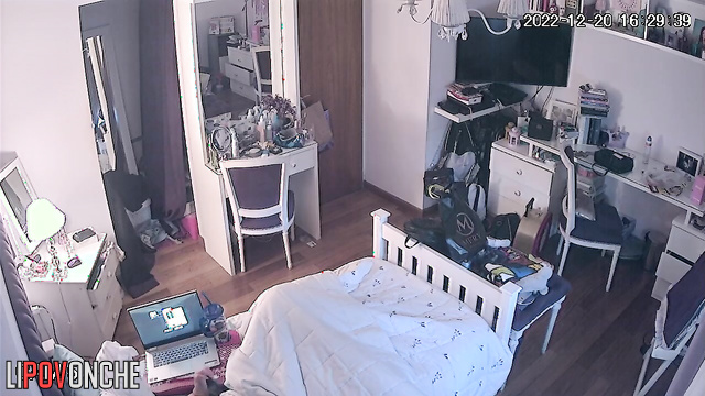 She doesn't play on the computer, she masturbates hot